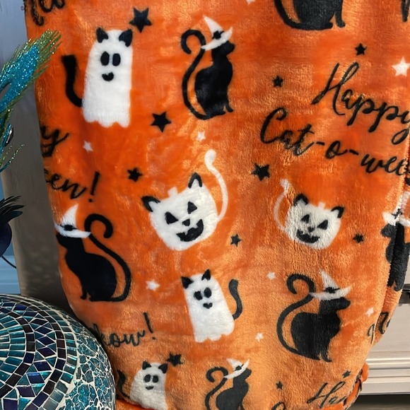 Halloween luxury velvet plush luxury velvet plush kitty cat scary throw new - Picture 3 of 4